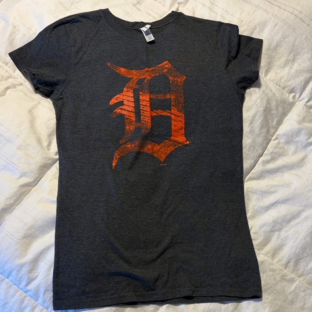 Women’s Detroit Tigers Gray and Orange Graphic T-Shirt